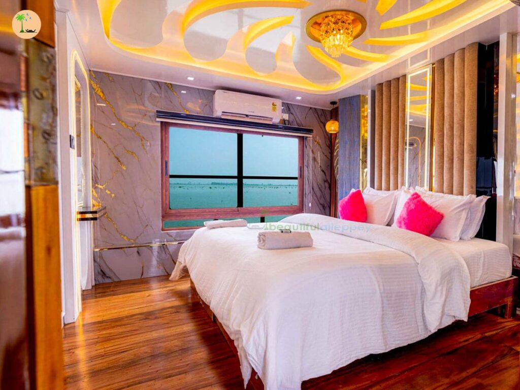 Luxury Alleppey Houseboat