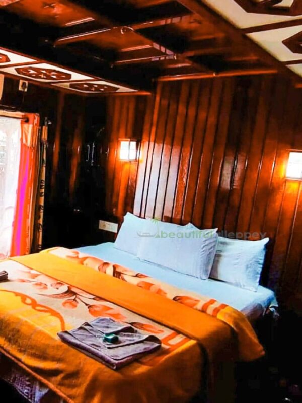 One Bedroom Deluxe Houseboat JKT