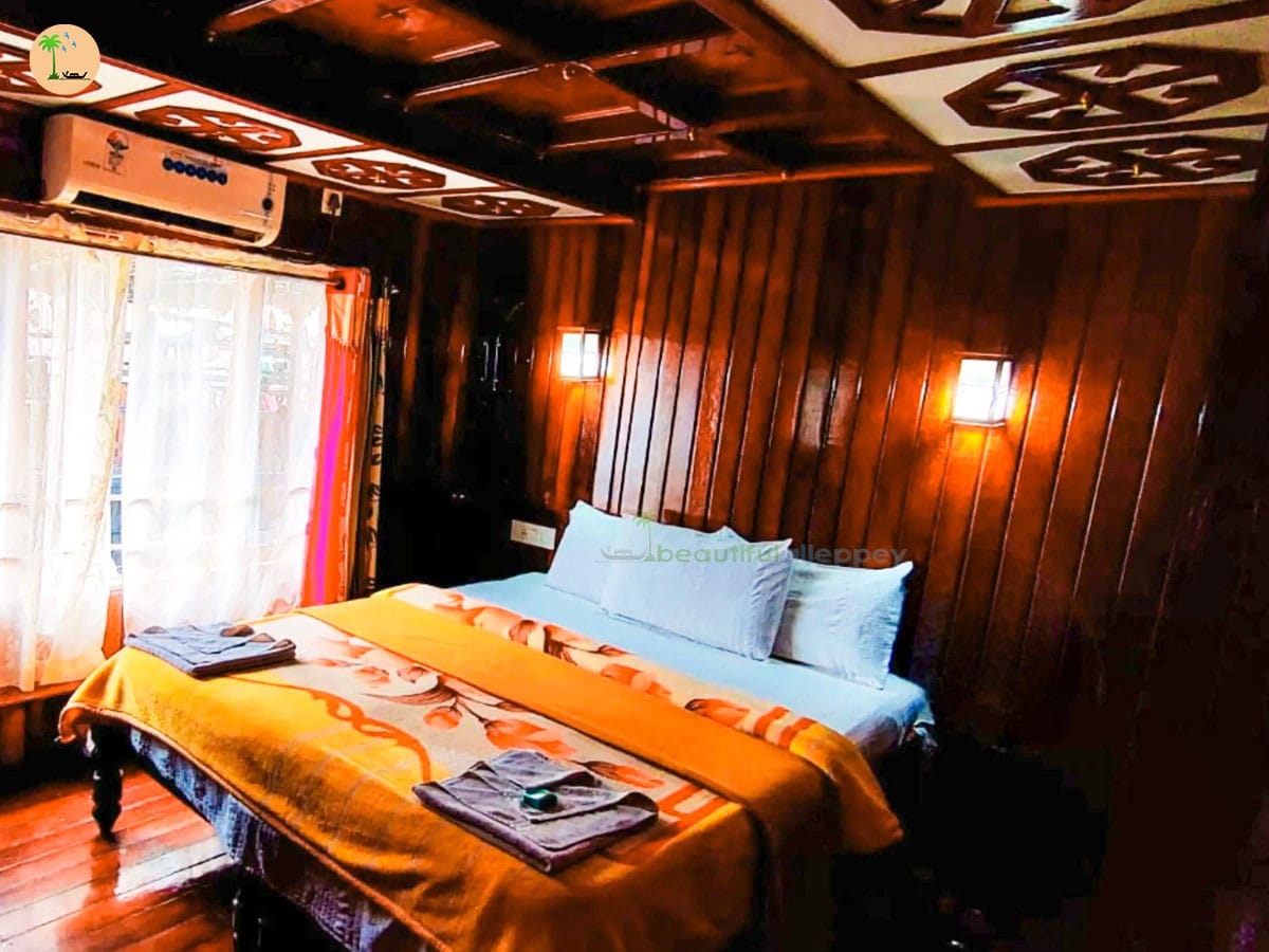 One Bedroom Deluxe Houseboat JKT