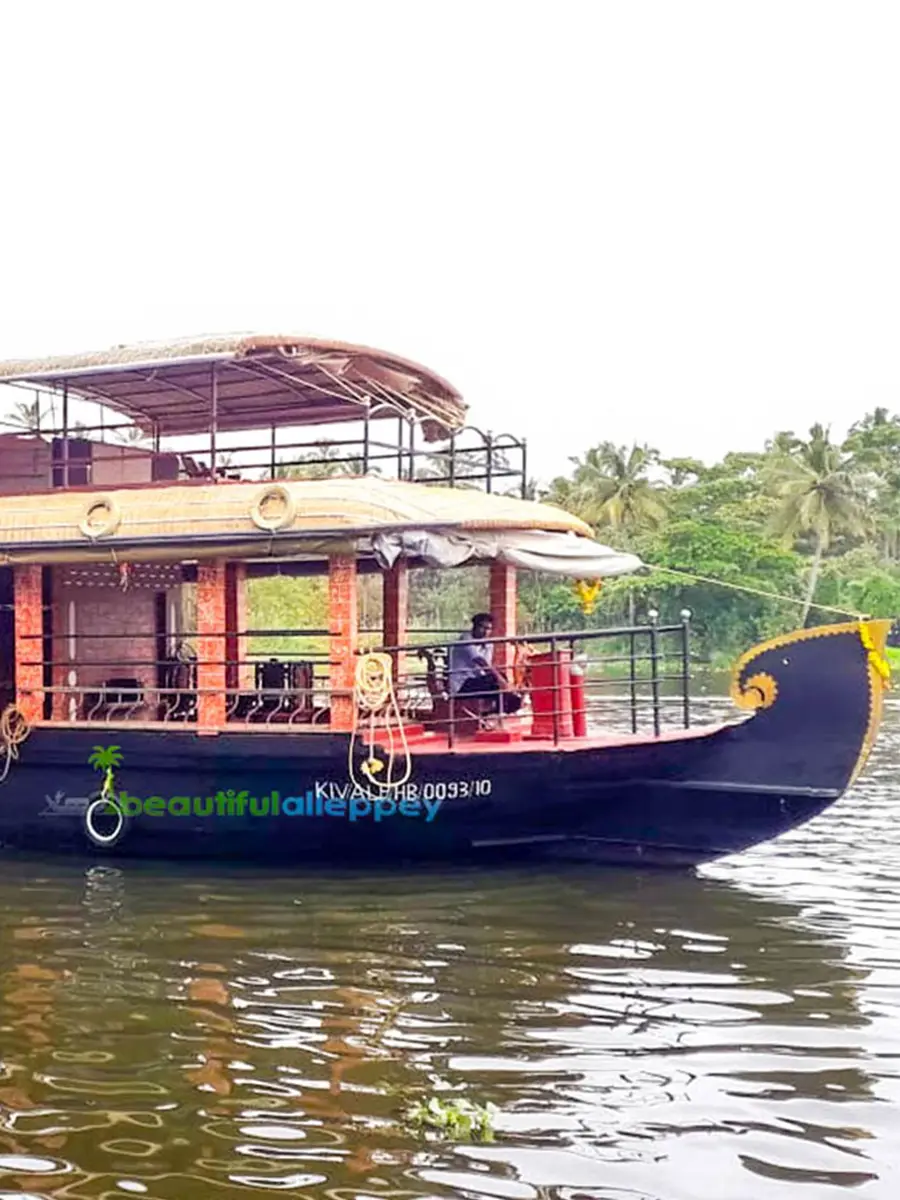 Vigneshwara VIG01 private 1 bedroom deluxe houseboat cruising on Alleppey backwaters in Kerala